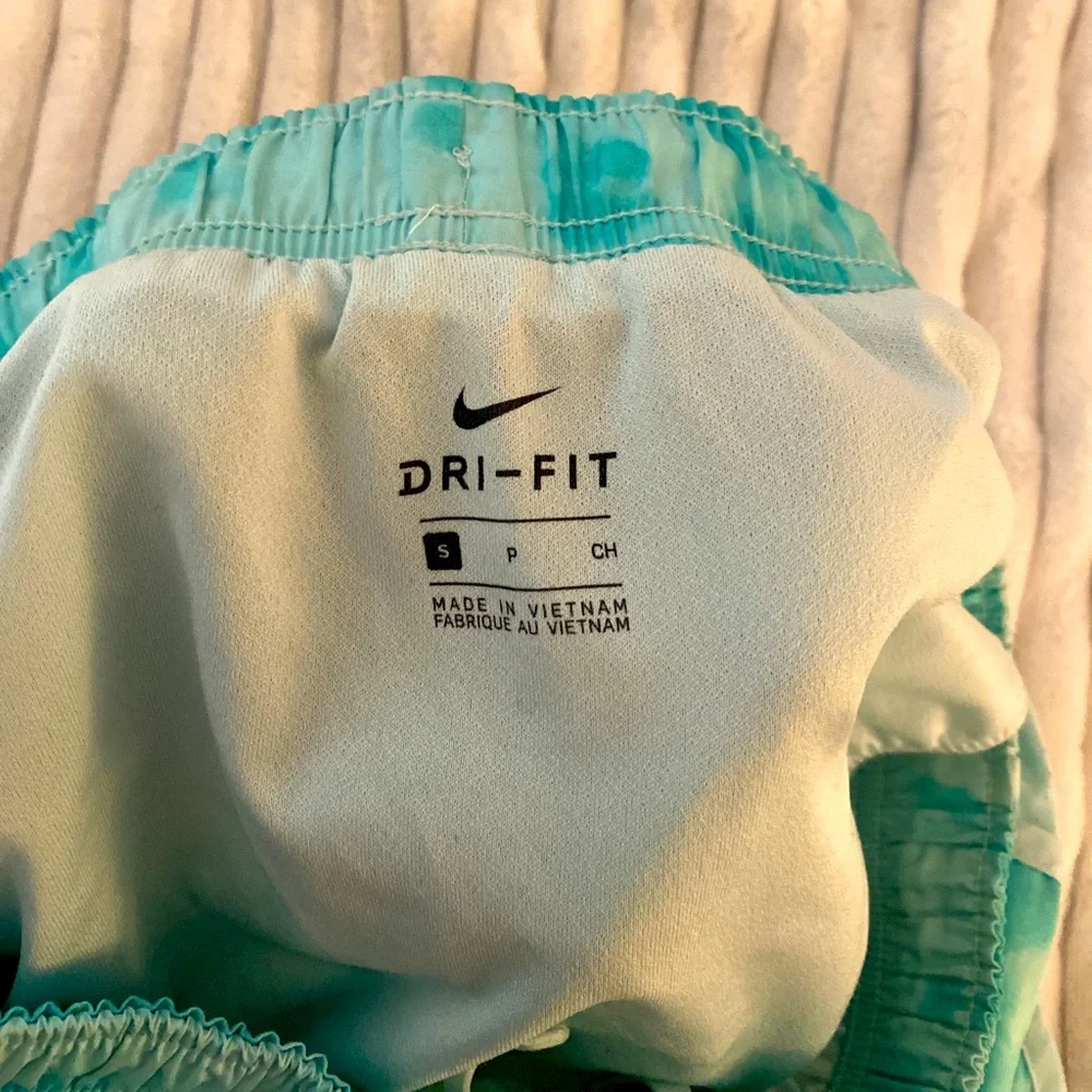 nike shorts - Picture 3 of 3